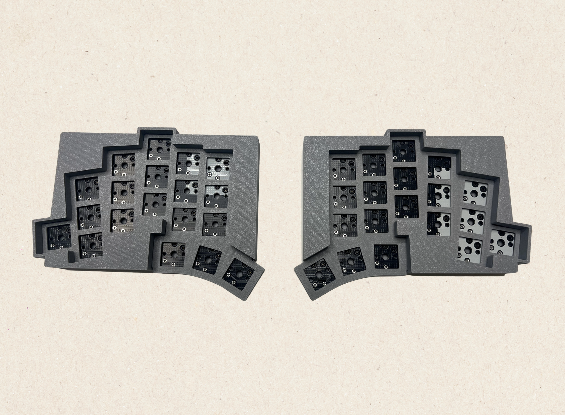 Description: Totem is a 38-key low-profile split keyboard, available in wireless/Bluetooth (default). Wired edition is available upon request and please message the store to specify. 

Level up your desk setup with the Totem Split Keyboard – a sleek, low-profile wired keyboard designed for comfort, performance, and style.

【Hot Swap/Wled】Hot Swap PCB
【RGB】No RGB
【Key-Change】ZMK 
【Switch】Support Choc V1 Switch
【Battery】150mah Battery
【Packing List】TOTEM Split Keyboard Kit*1; Keyboard storage bag*1; foot pad*