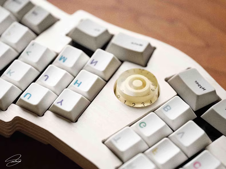 DeLast Wooden Keyboard