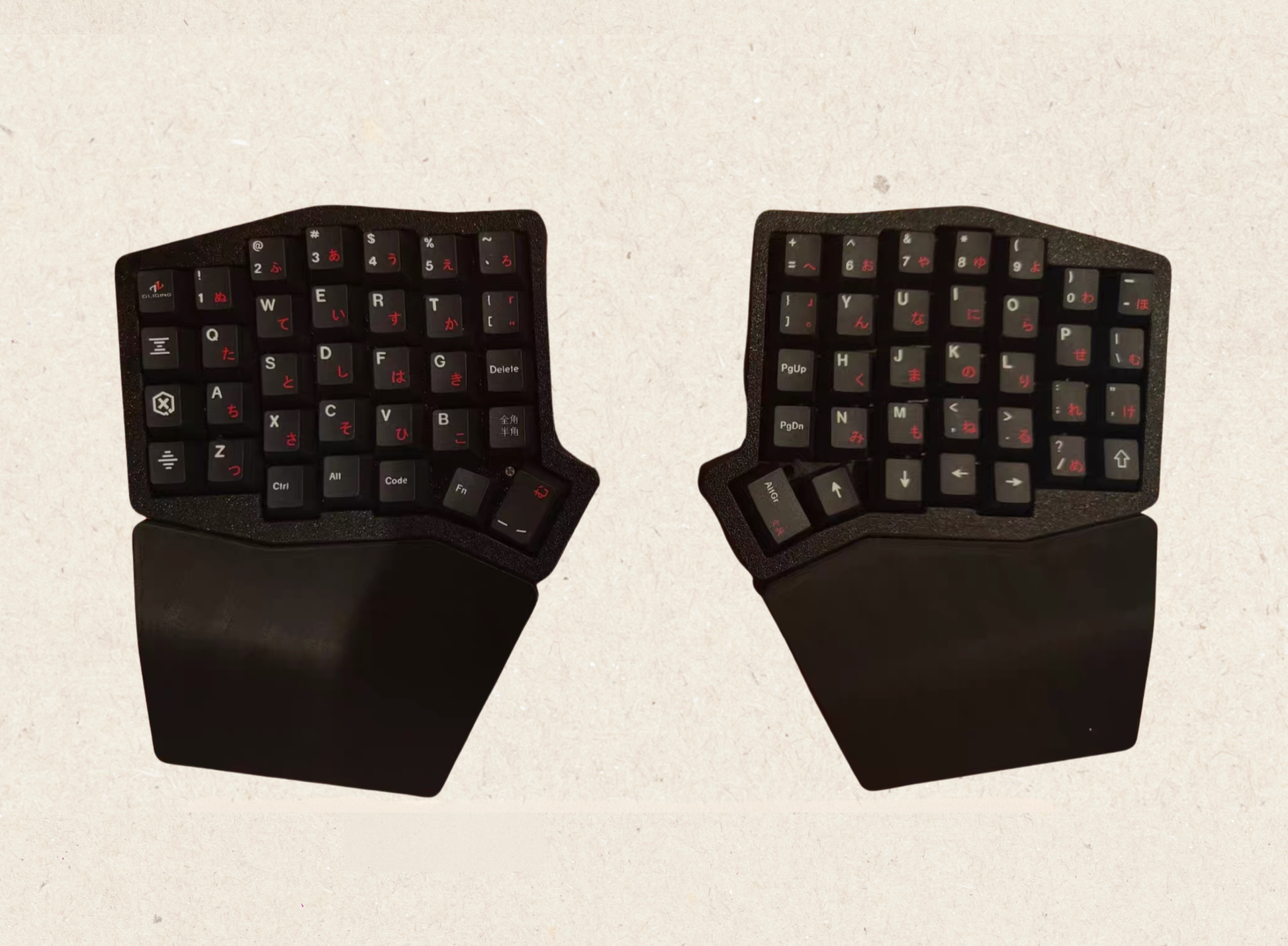 • 2.4G Wireless Split Design – Comfortable and flexible layout for ergonomic typing
• Magnetic Wrist Rests – Snap-on design, easy to attach and detach
• Hot-Swappable PCB – No soldering required; change switches effortlessly
• FR4 Positioning Plate – Durable and precise switch alignment
• Type-C Rechargeable Battery – Two included 900mAh batteries for long-lasting use
• DIY Friendly – Designed for hobbyists who love customization

📦 What’s Included:
✅ Left & right keyboard shells + magnetic wrist rests