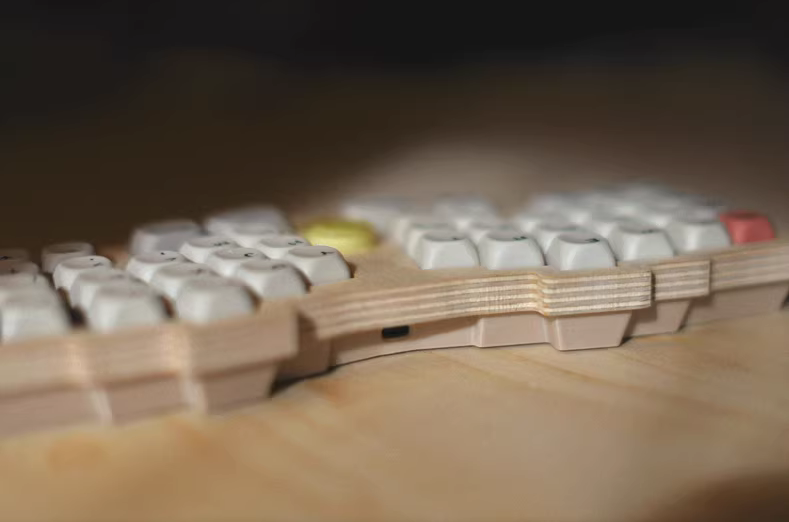 DeLast Wooden Keyboard