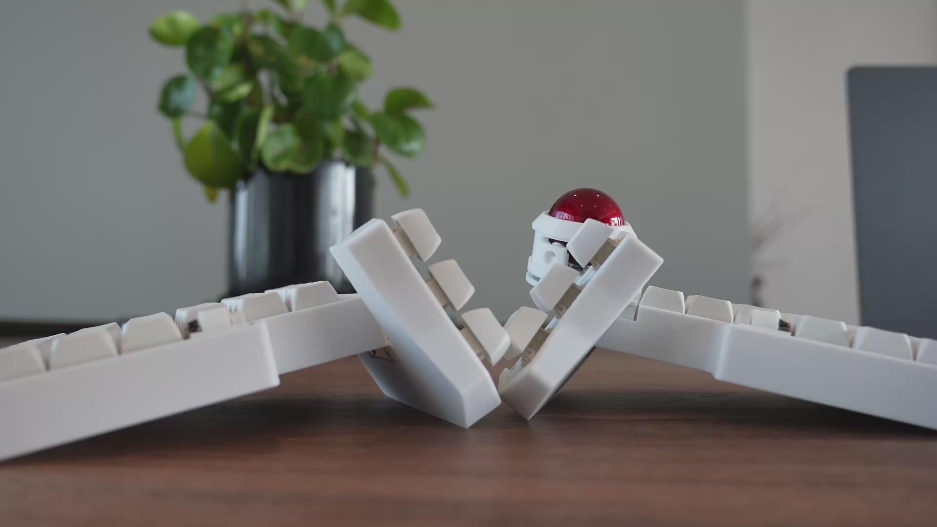 Trackball Keyboard with Adjustable Tenting